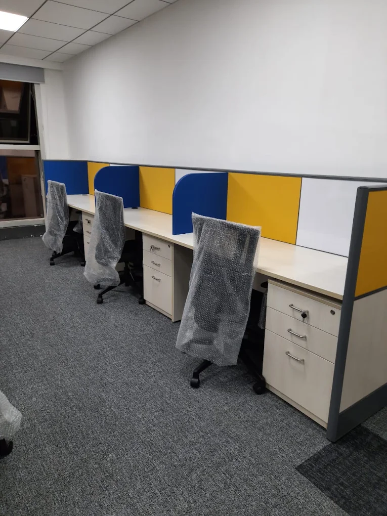 Modular office furniture system